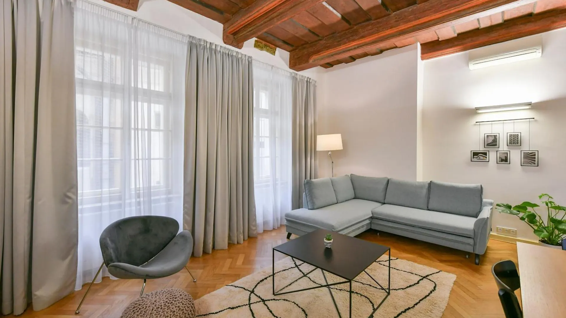 U Kapra Apartments Prague 0*,