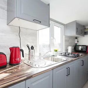 Small House With Parking Praha